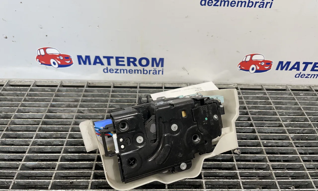 INCUIETOARE USA FATA DREAPTA VOLKSWAGEN TOURAN 2010-2016