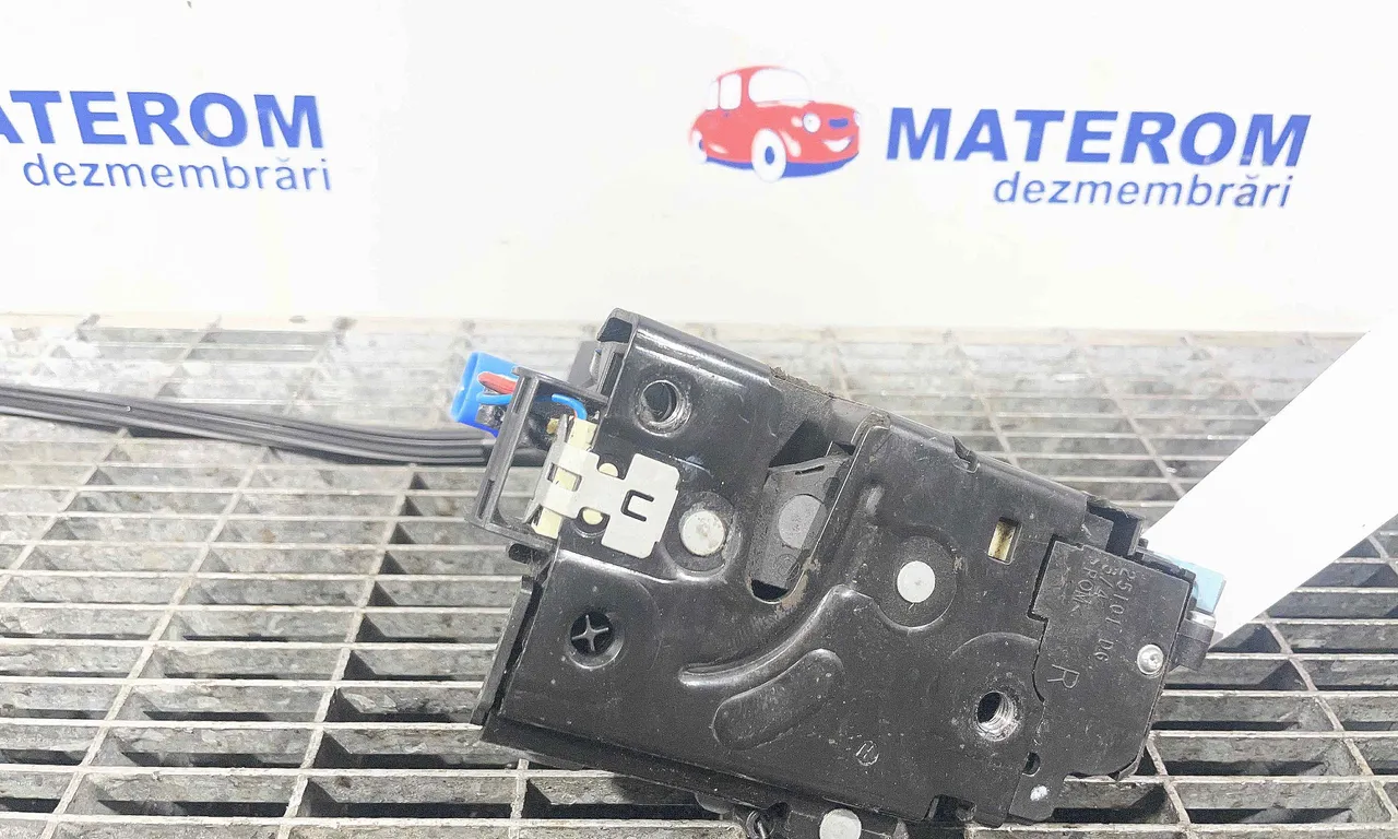INCUIETOARE USA FATA DREAPTA VOLKSWAGEN TOURAN 2010-2016