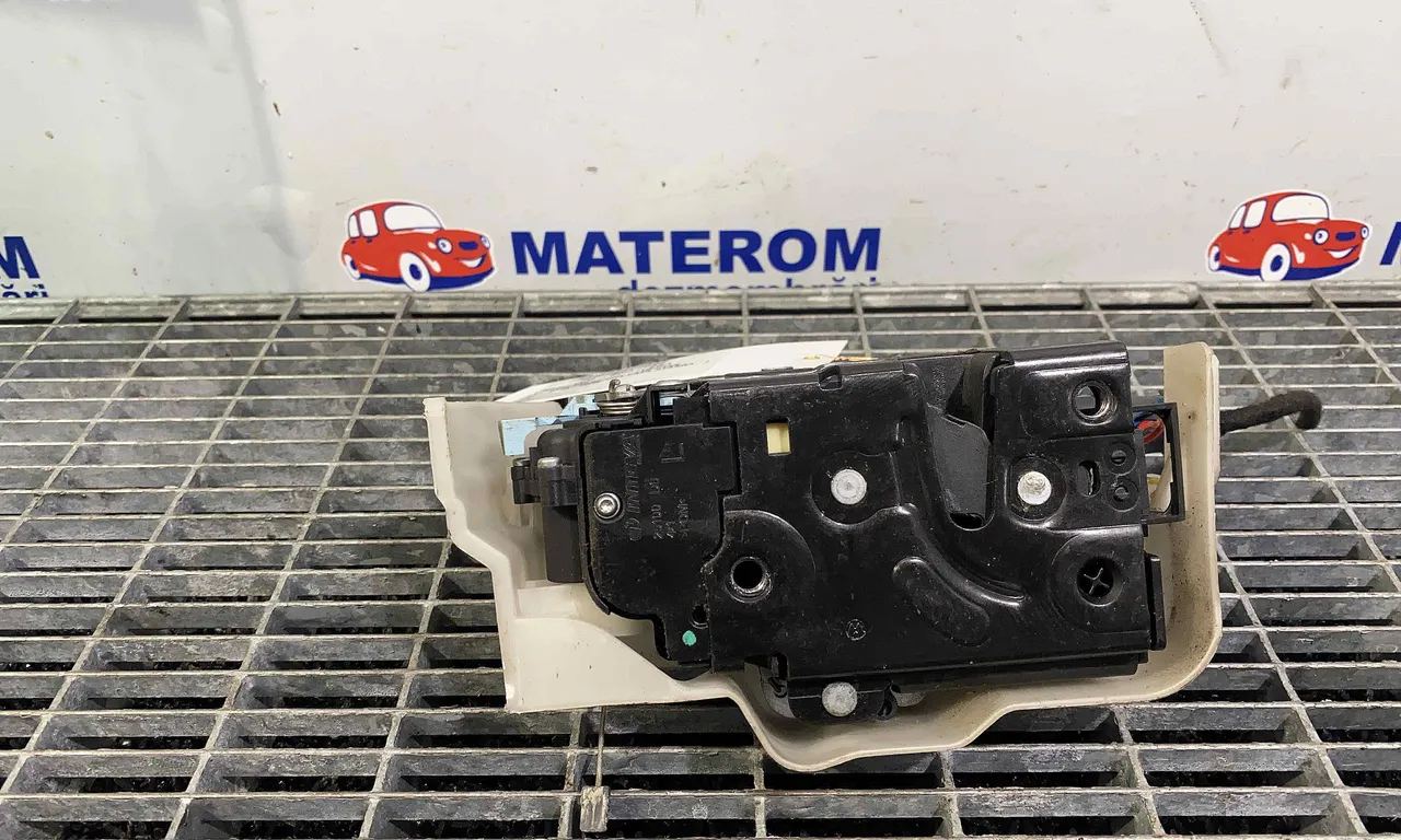 INCUIETOARE USA FATA STANGA VOLKSWAGEN TOURAN 2010-2016