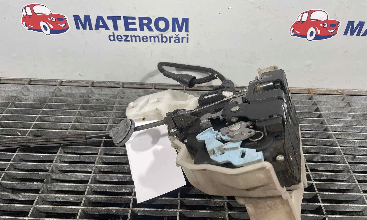 INCUIETOARE USA FATA STANGA VOLKSWAGEN TOURAN 2010-2016