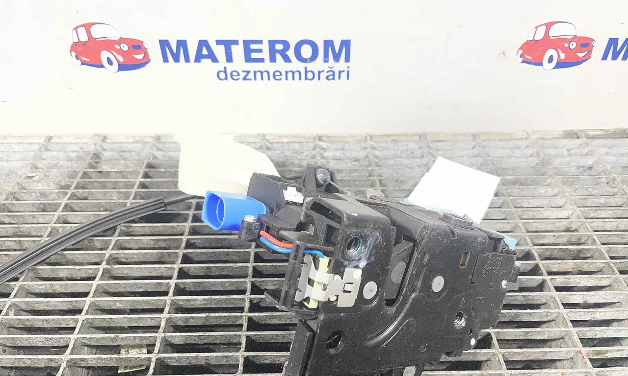 INCUIETOARE USA SPATE DREAPTA VOLKSWAGEN TOURAN 2010-2016