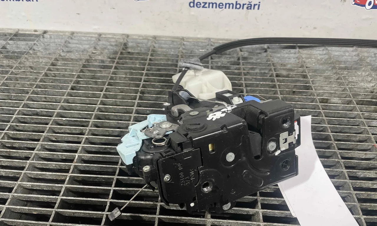 INCUIETOARE USA SPATE STANGA VOLKSWAGEN TOURAN 2010-2016