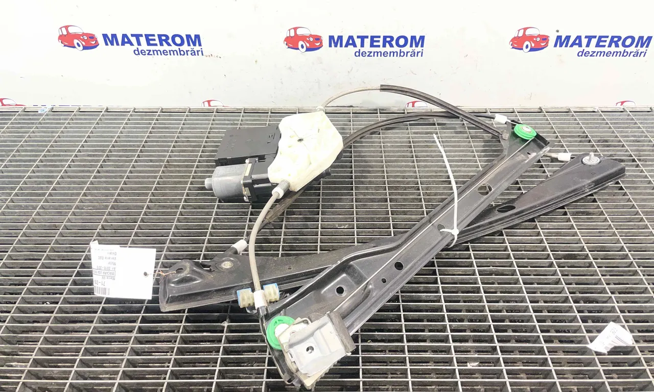 MACARA USA FATA DREAPTA VOLKSWAGEN TOURAN 2010-2016