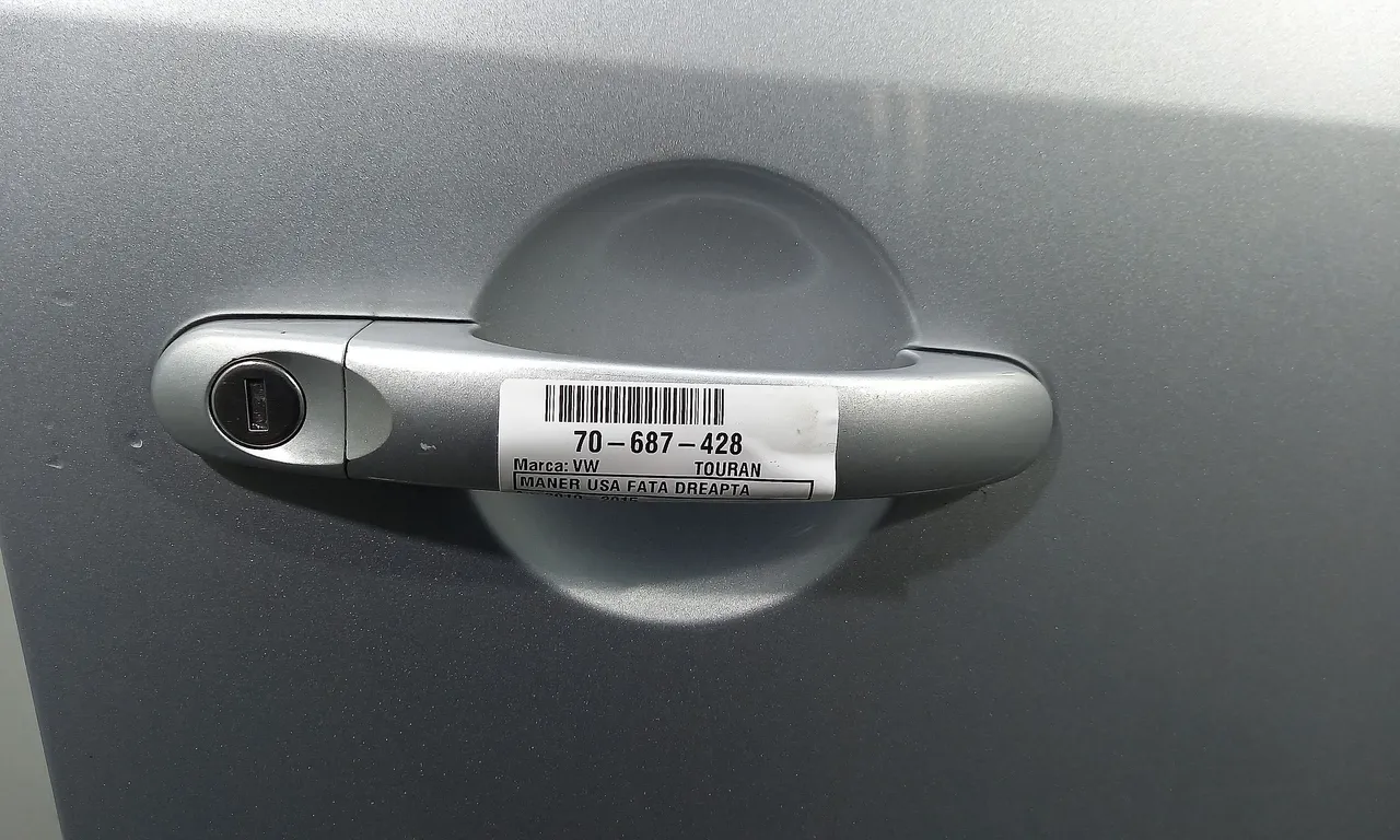 MANER USA FATA DREAPTA VOLKSWAGEN TOURAN 2010-2016