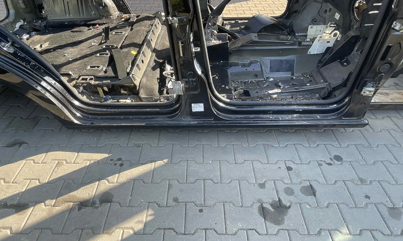 PRAG DREAPTA VOLKSWAGEN TOURAN 2010-2016