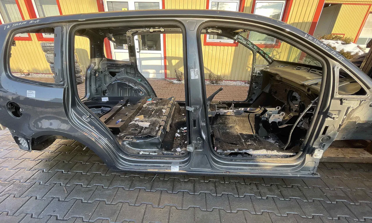 STALP MIJLOC DREAPTA VOLKSWAGEN TOURAN 2010-2016