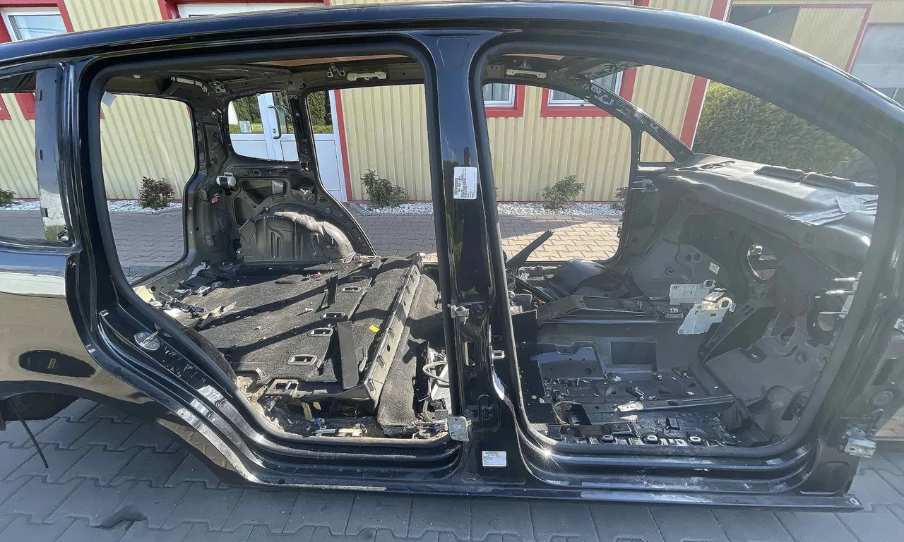 STALP MIJLOC DREAPTA VOLKSWAGEN TOURAN 2010-2016