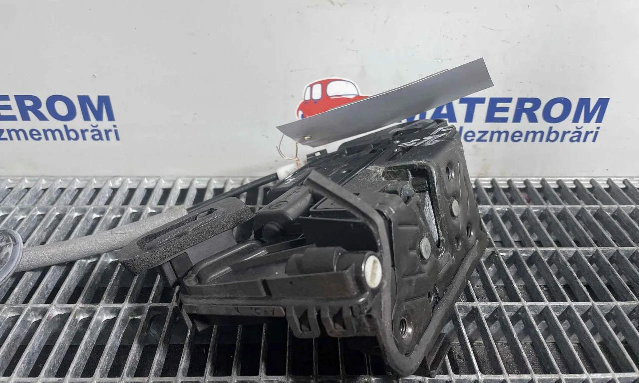 INCUIETOARE USA FATA STANGA VOLKSWAGEN TOURAN 2015-2021