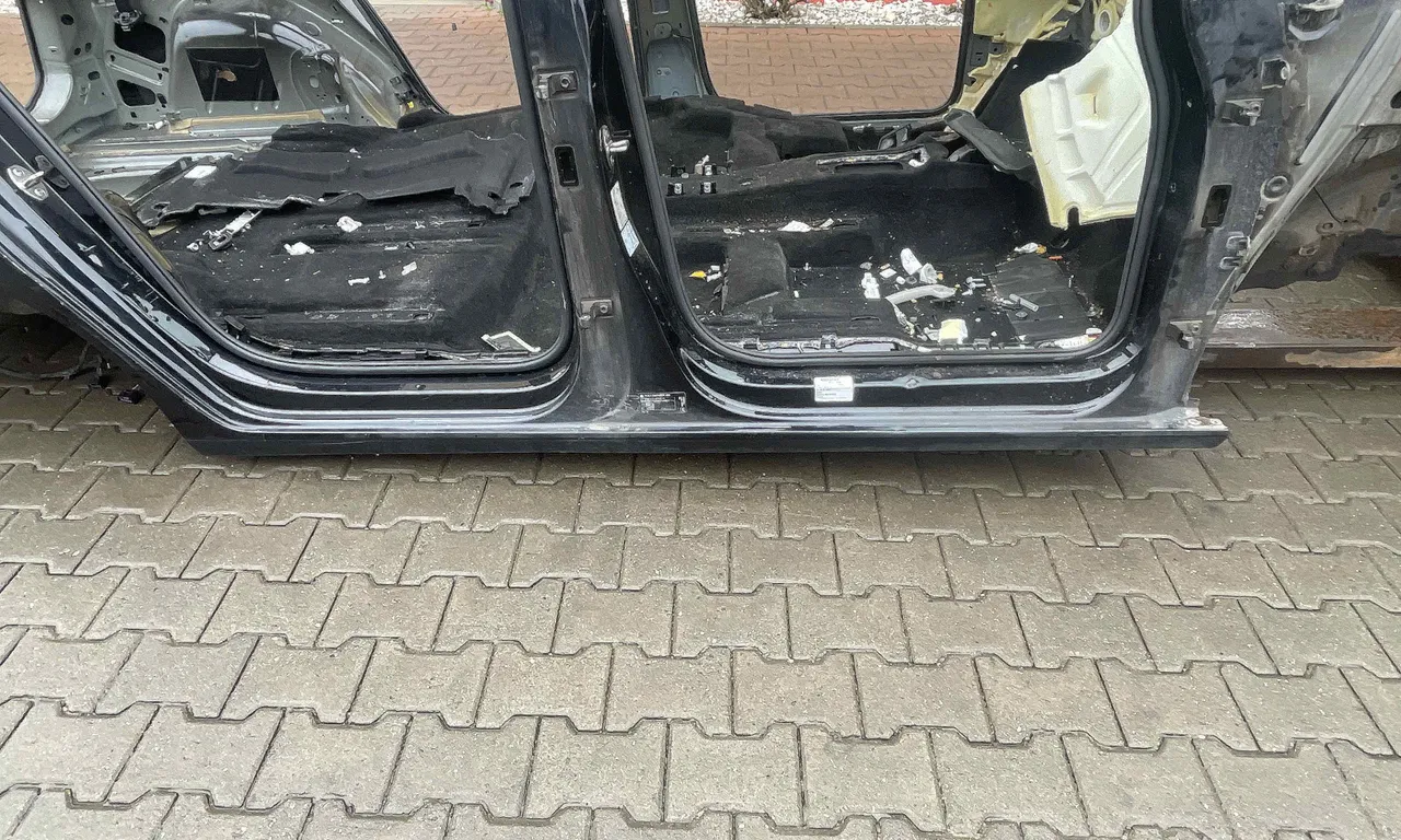 PRAG DREAPTA VOLKSWAGEN TOURAN 2015-2021
