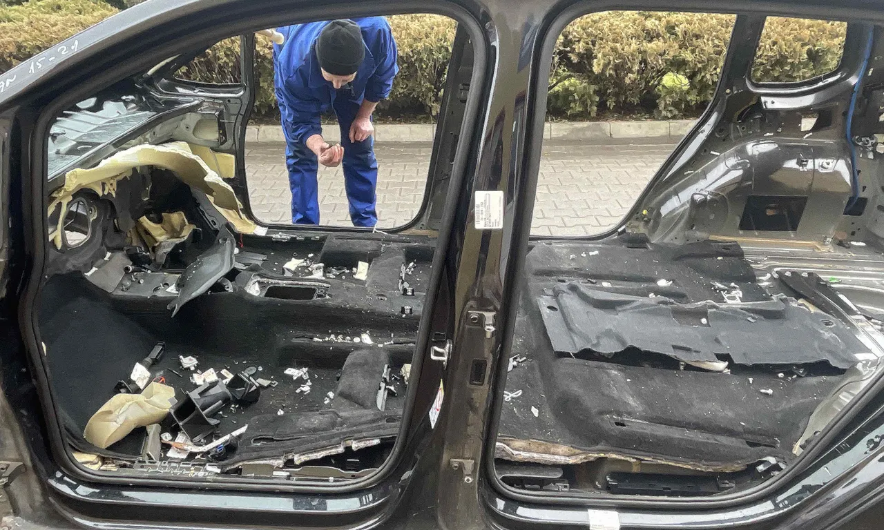 STALP MIJLOC STANGA VOLKSWAGEN TOURAN 2015-2021