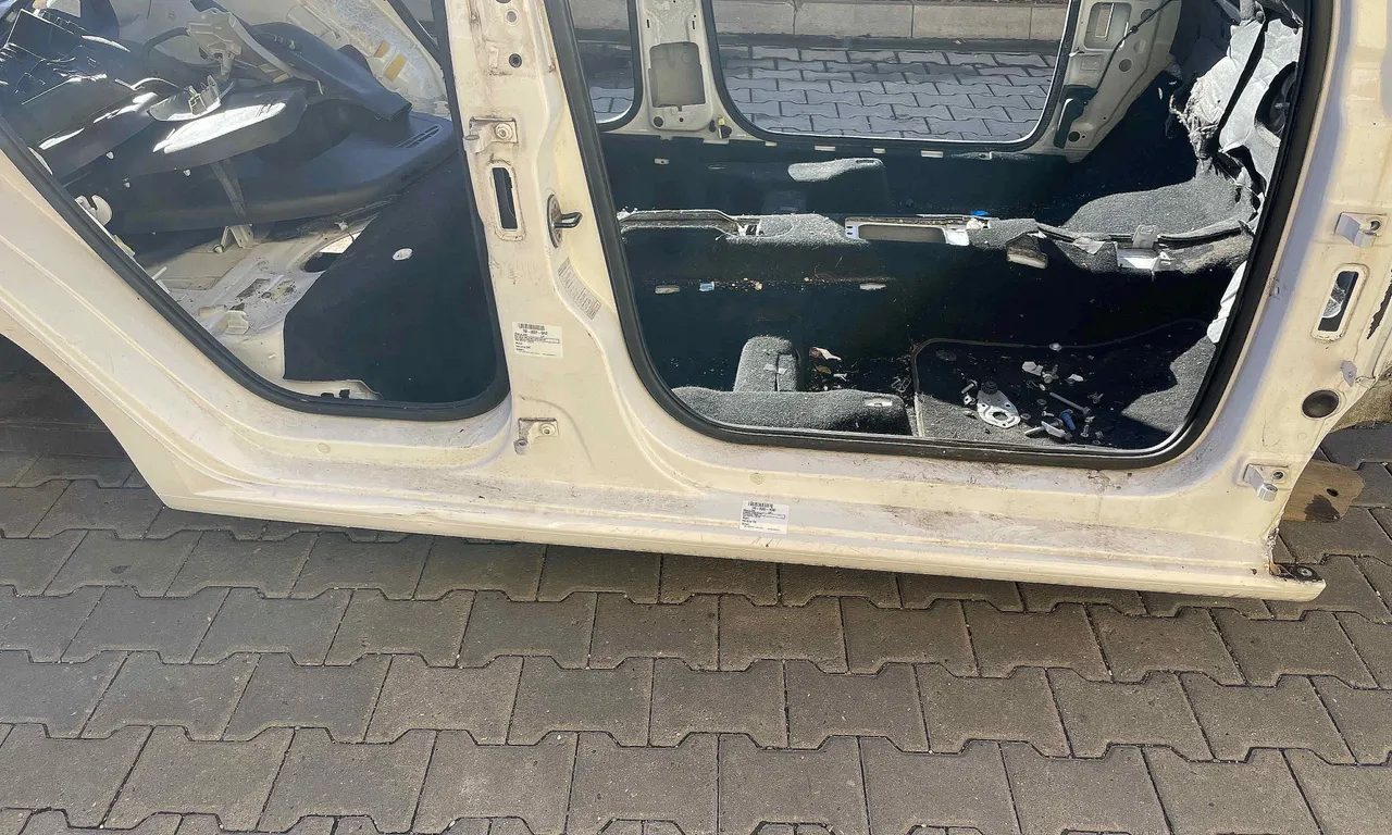 PRAG DREAPTA VOLKSWAGEN UP! 2011-2016
