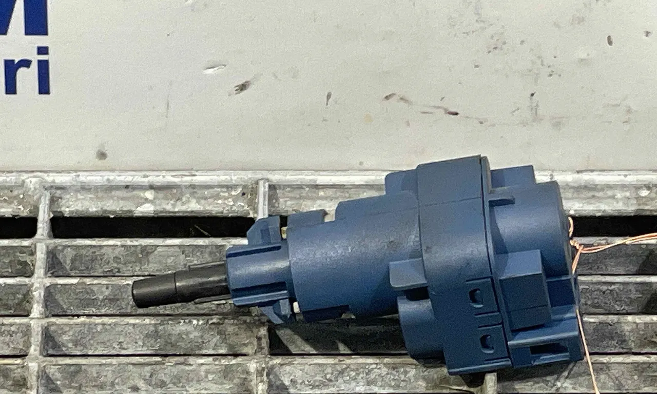 INTRERUPATOR PEDALA FRANA VOLKSWAGEN UP! 2011-2016