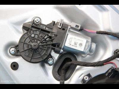 Motoras usa stanga spate
