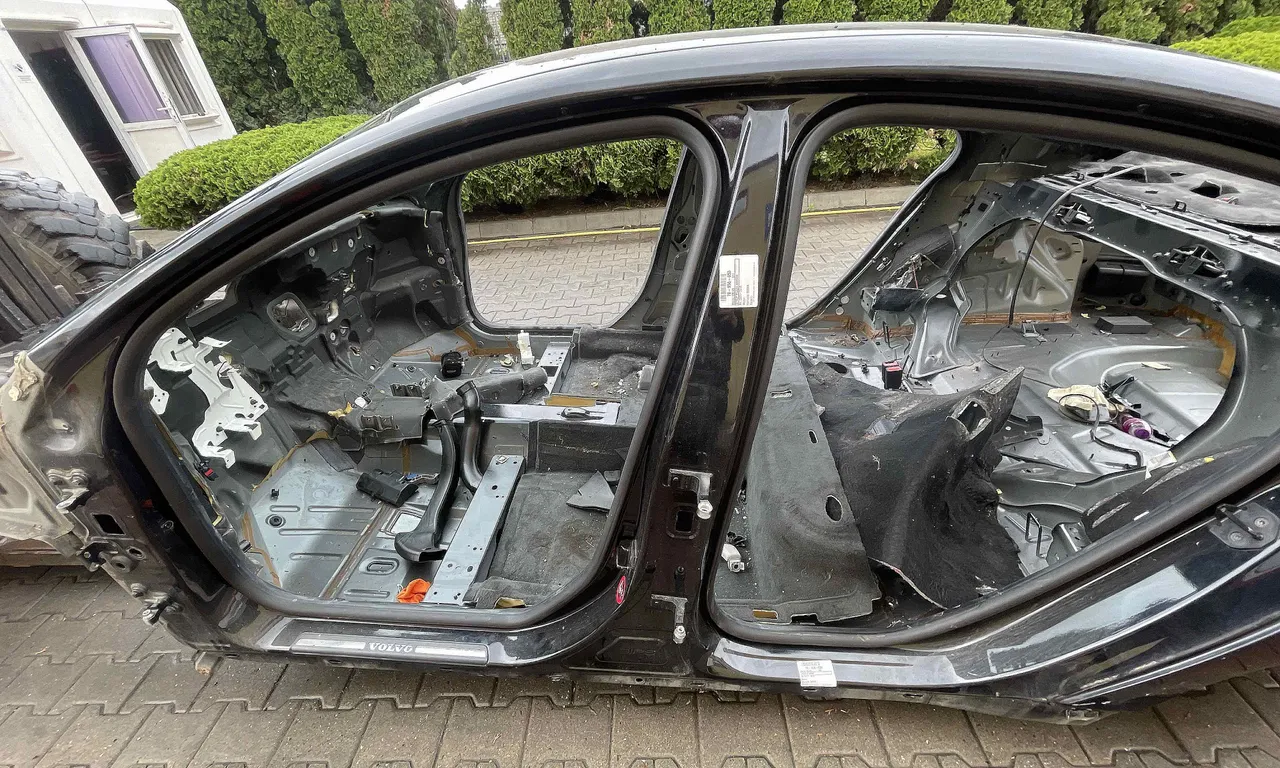 STALP MIJLOC STANGA VOLVO S60 II 2010-2019