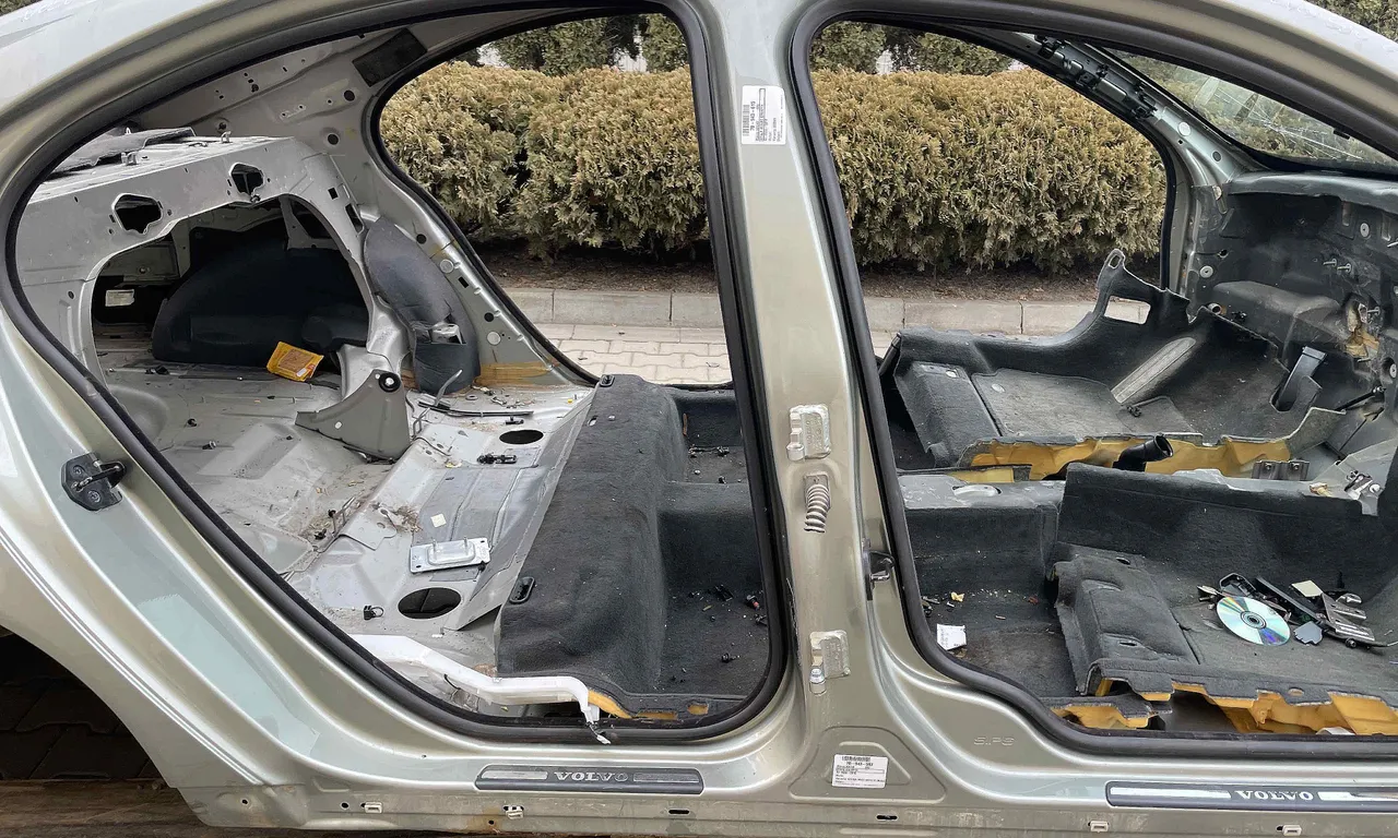 STALP MIJLOC DREAPTA VOLVO S80 II 2006-2016
