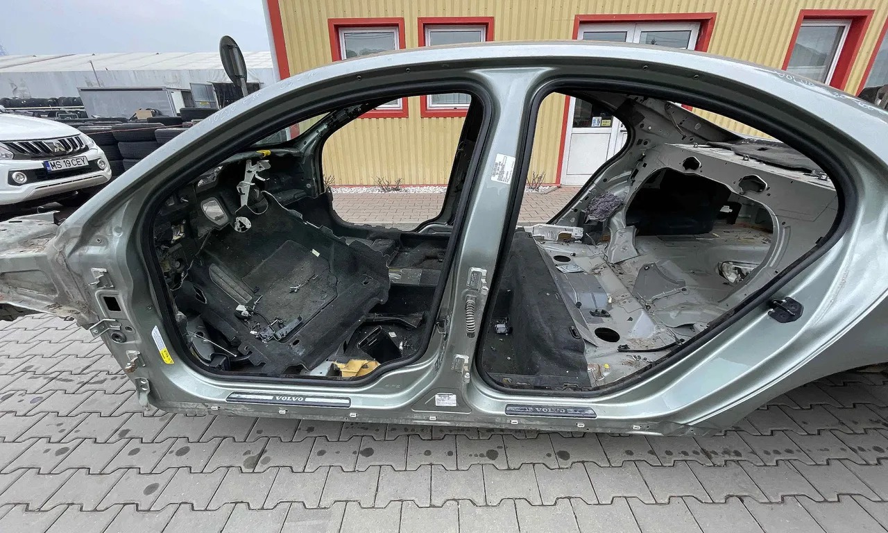 STALP MIJLOC STANGA VOLVO S80 II 2006-2016