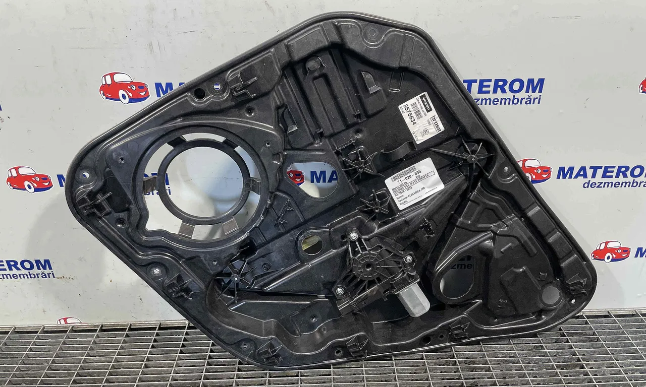 MACARA USA SPATE DREAPTA VOLVO V40 2012-2019