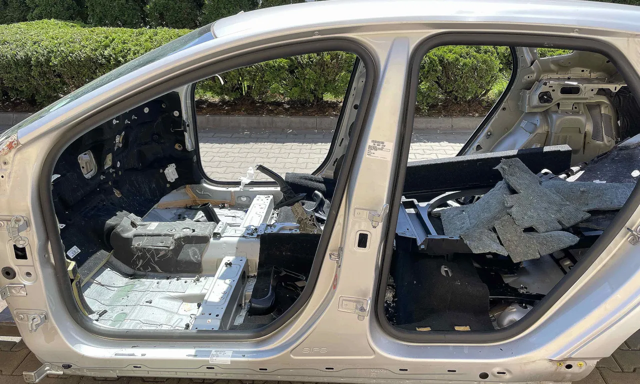 PRAG STANGA VOLVO V40 2012-2019