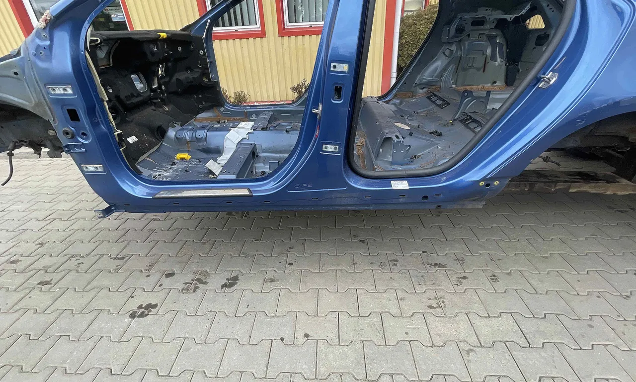 PRAG STANGA VOLVO V40 2012-2019