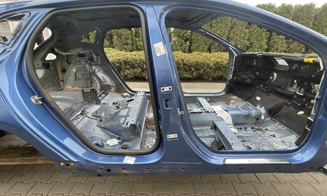 STALP MIJLOC DREAPTA VOLVO V40 2012-2019