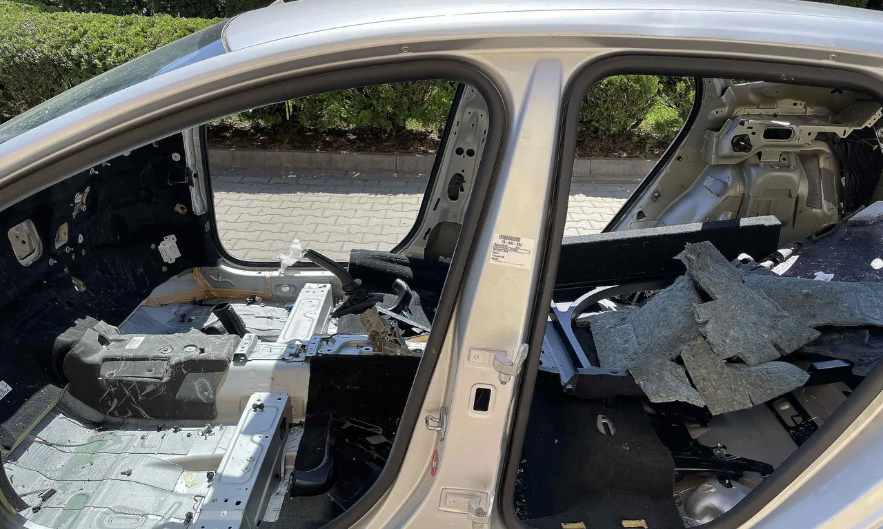 STALP MIJLOC STANGA VOLVO V40 2012-2019