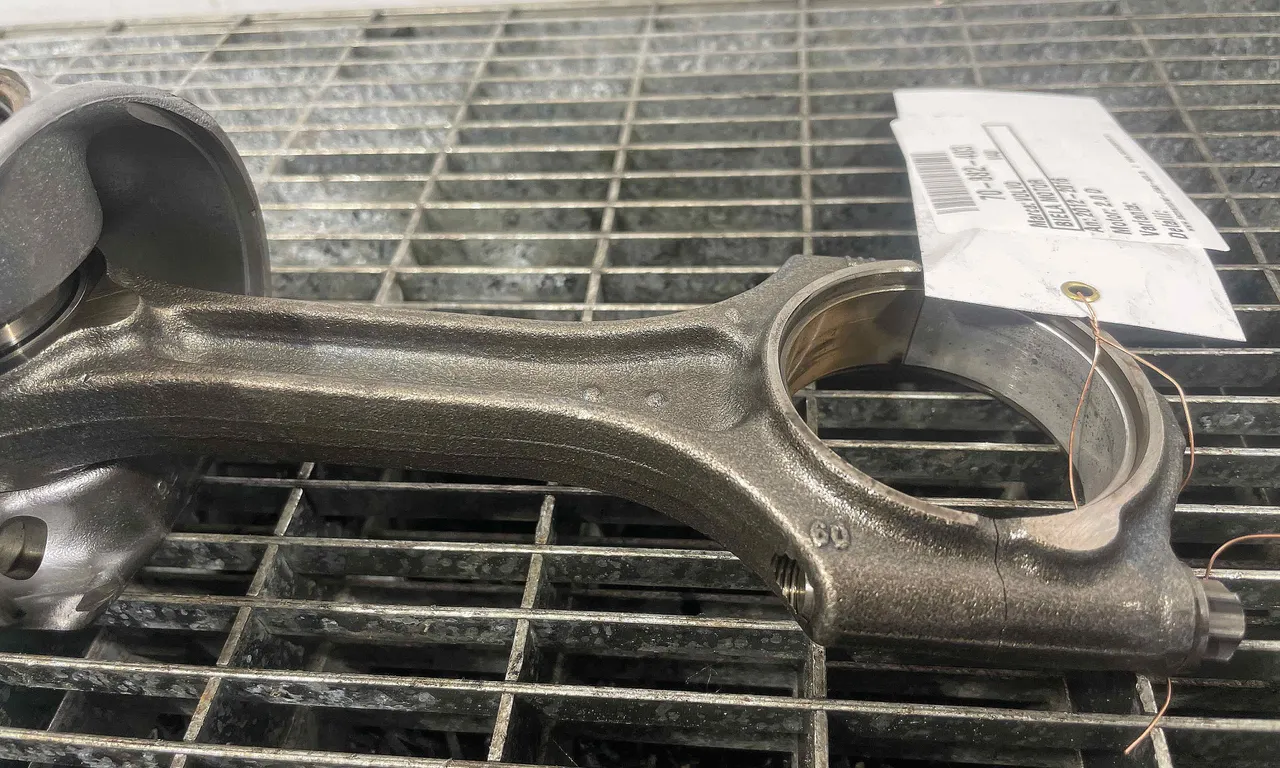 BIELA MOTOR VOLVO V40 2012-2019