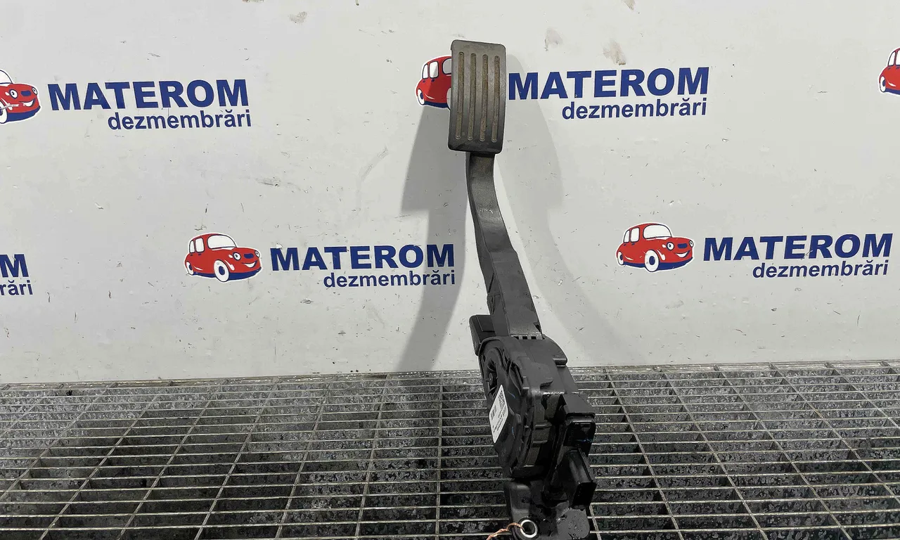 PEDALA ACCELERATIE VOLVO V40 2012-2019