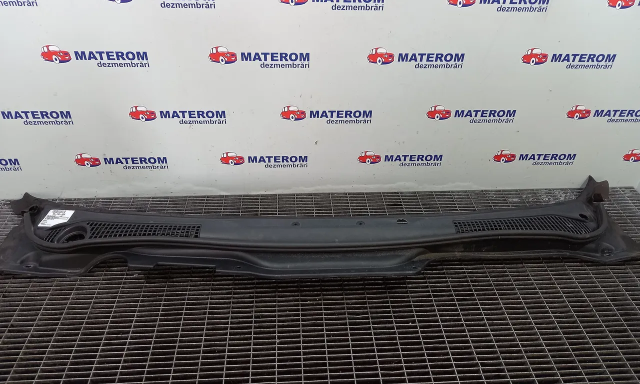 GRILA SUB PARBRIZ VOLVO V50 2003-2012