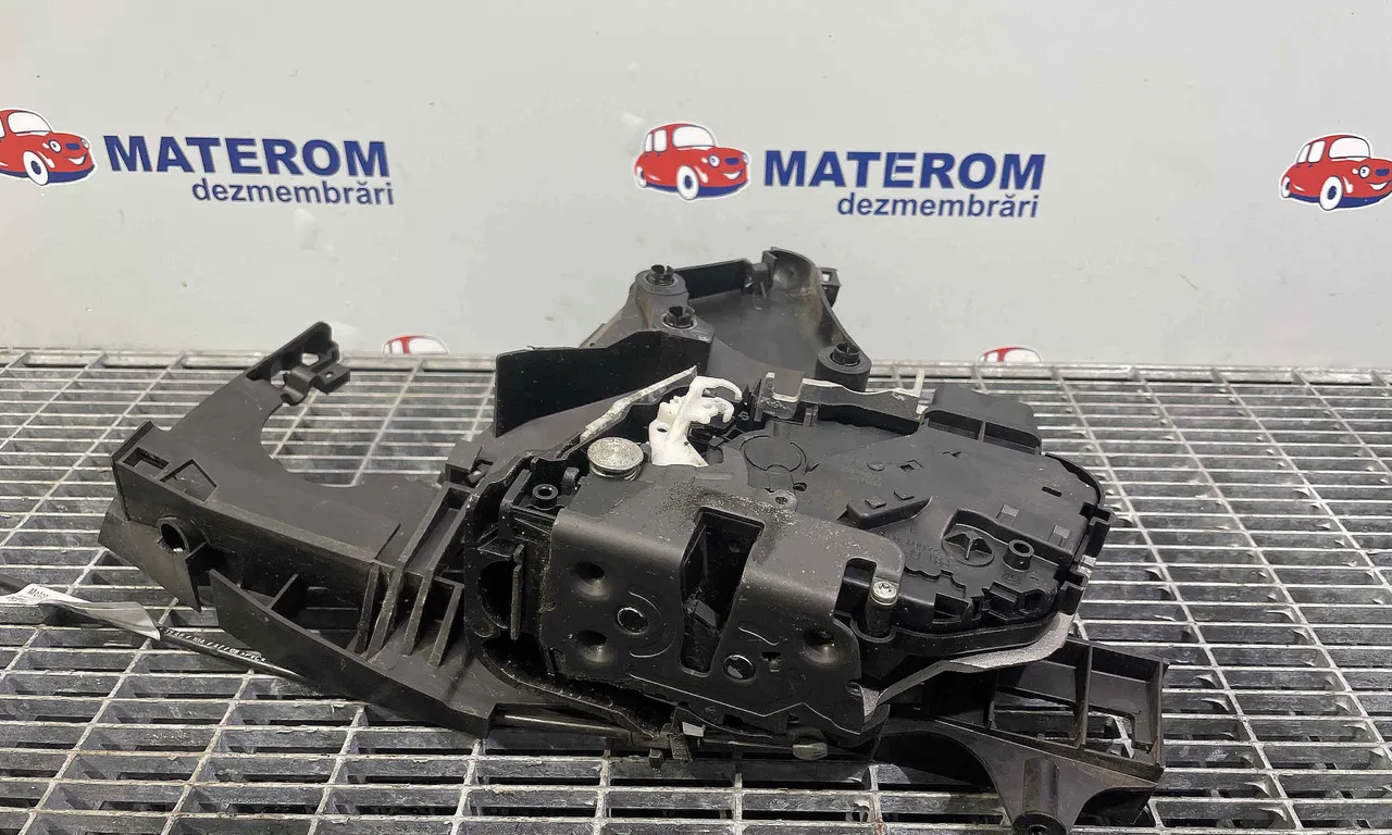 INCUIETOARE USA FATA STANGA VOLVO V50 2003-2012