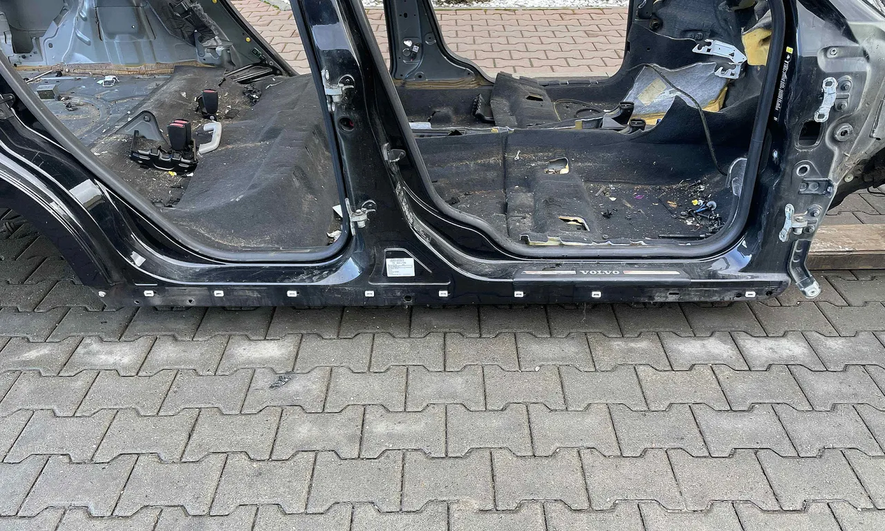 PRAG DREAPTA VOLVO V50 2003-2012