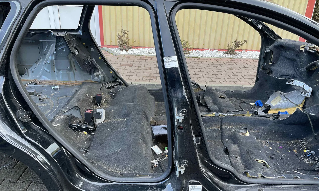 STALP MIJLOC DREAPTA VOLVO V50 2003-2012