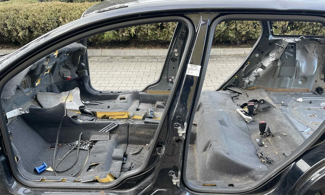 STALP MIJLOC STANGA VOLVO V50 2003-2012