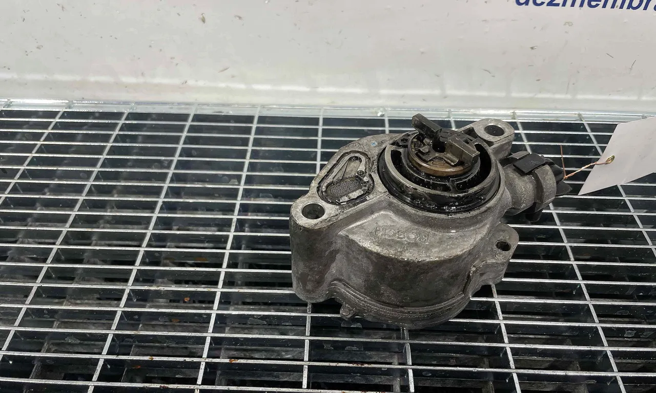 POMPA VACUUM VOLVO V50 2003-2012