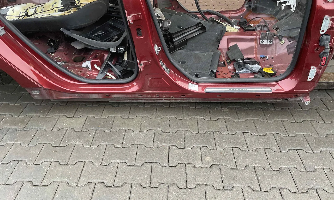 PRAG DREAPTA VOLVO V60 I 2010-2018