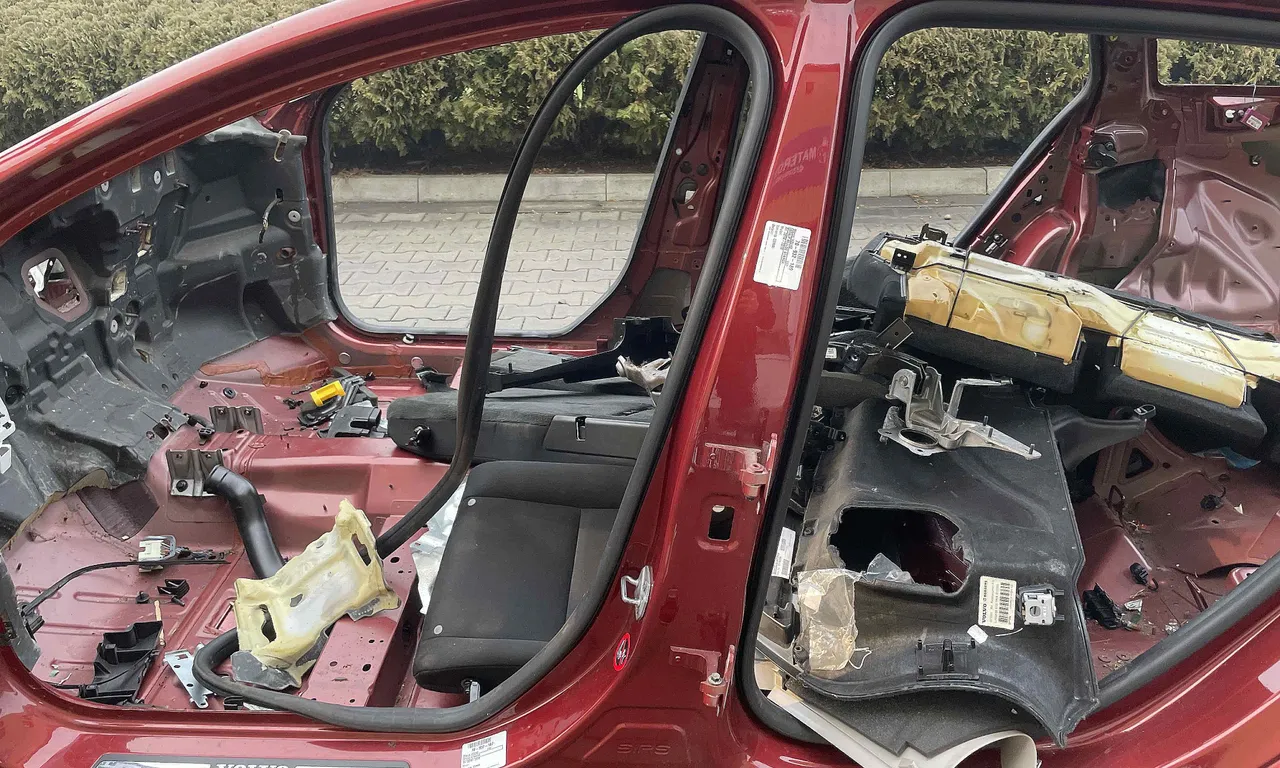 STALP MIJLOC STANGA VOLVO V60 I 2010-2018