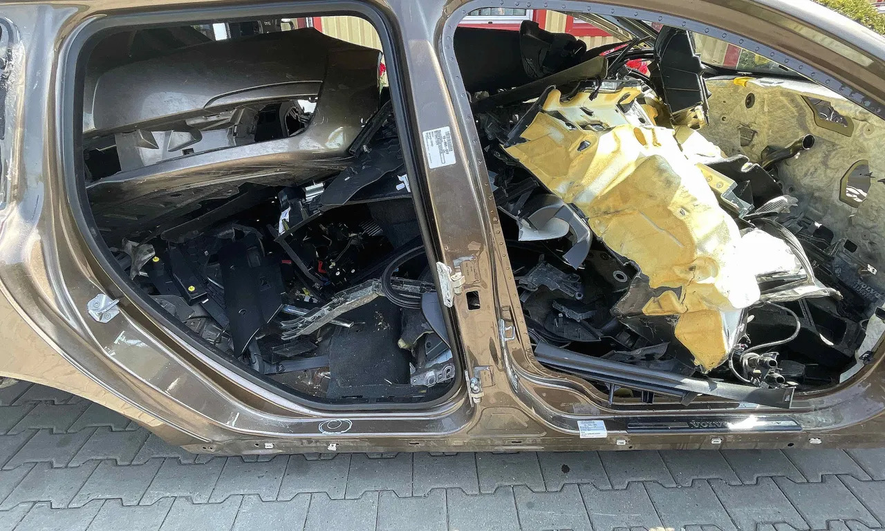 STALP MIJLOC DREAPTA VOLVO V70 III 2007-2016