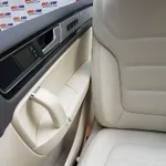 Interior complet din piele alba full electric cu memorie VOLKSWAGEN TOUAREG 2010-2018, vedere laterala