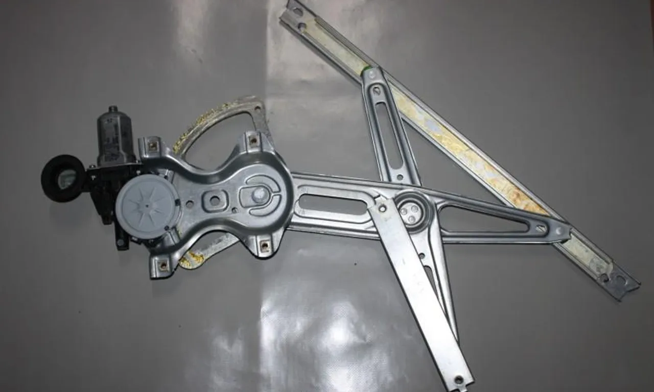 Macara cu motoras geam dreapta fata TOYOTA COROLLA 2006-2018