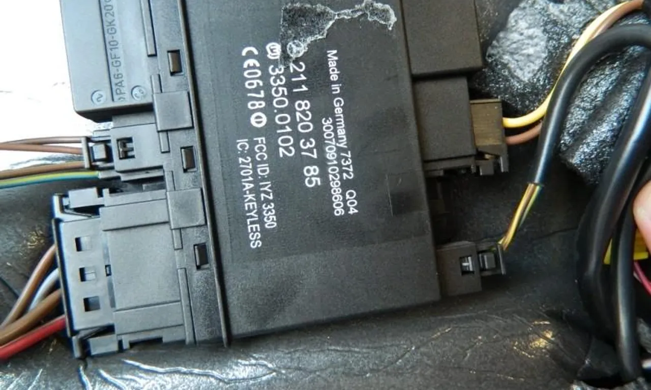 Modul keyless dreapta spate MERCEDES CLS 2004-2011