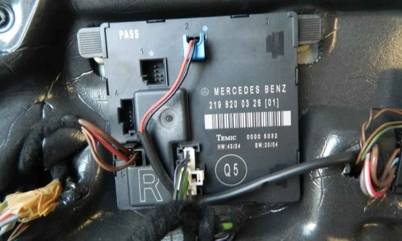 Modul usa stanga spate MERCEDES CLS 2004-2011