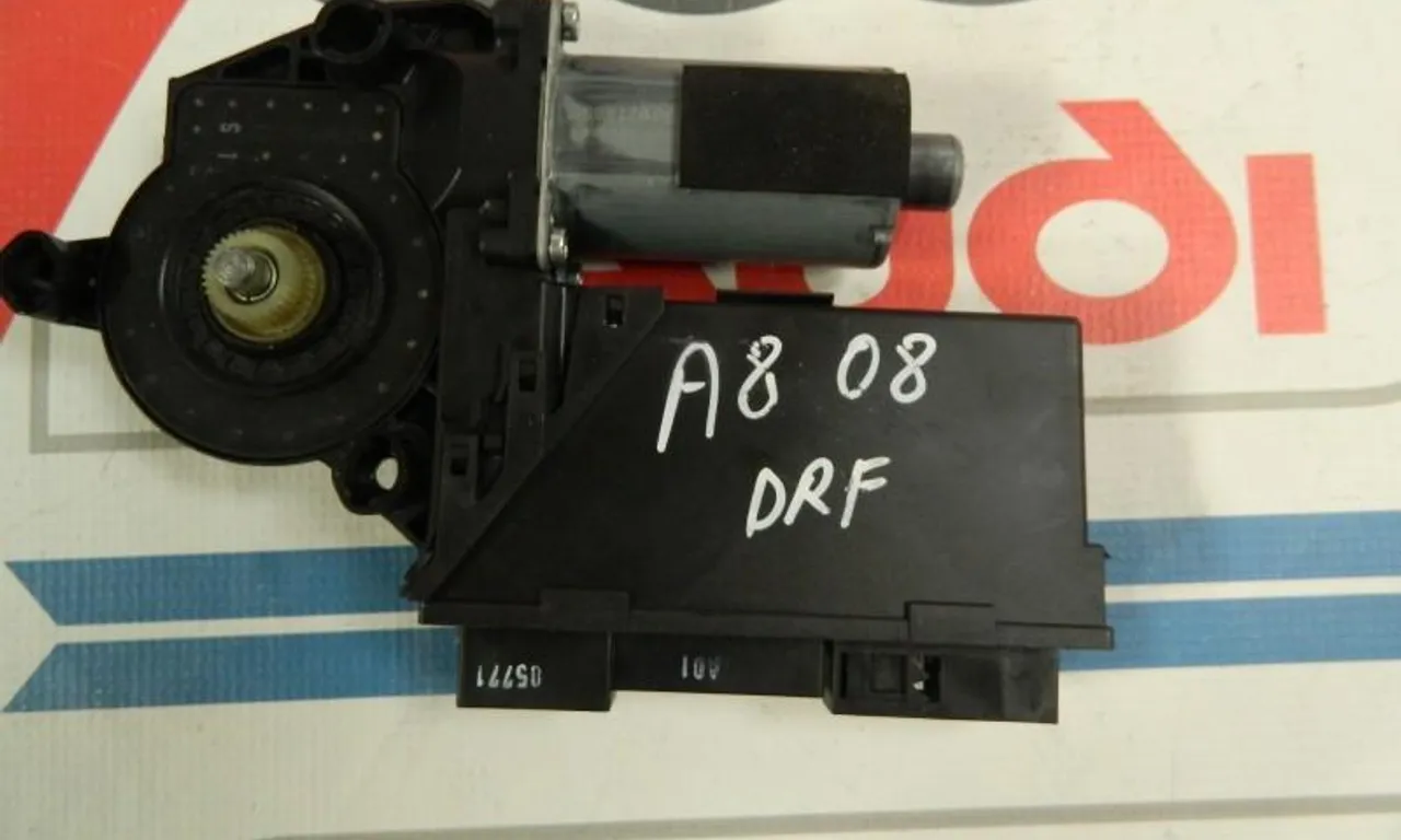 Motoras geam dreapta fata AUDI A8 D2 1994-2005