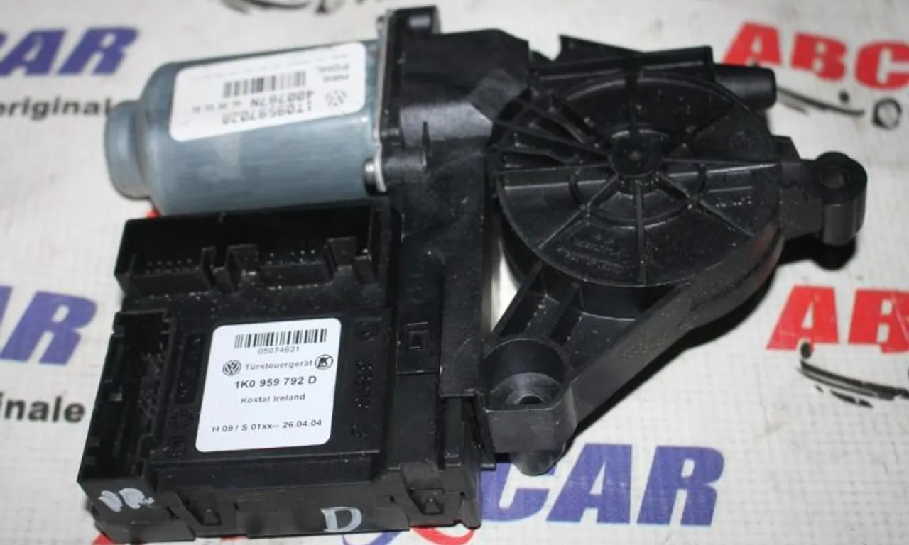 Motoras geam dreapta fata VOLKSWAGEN TOURAN 2003-2011