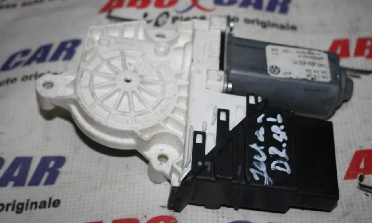 Motoras geam dreapta spate VOLKSWAGEN JETTA V 2004-2013