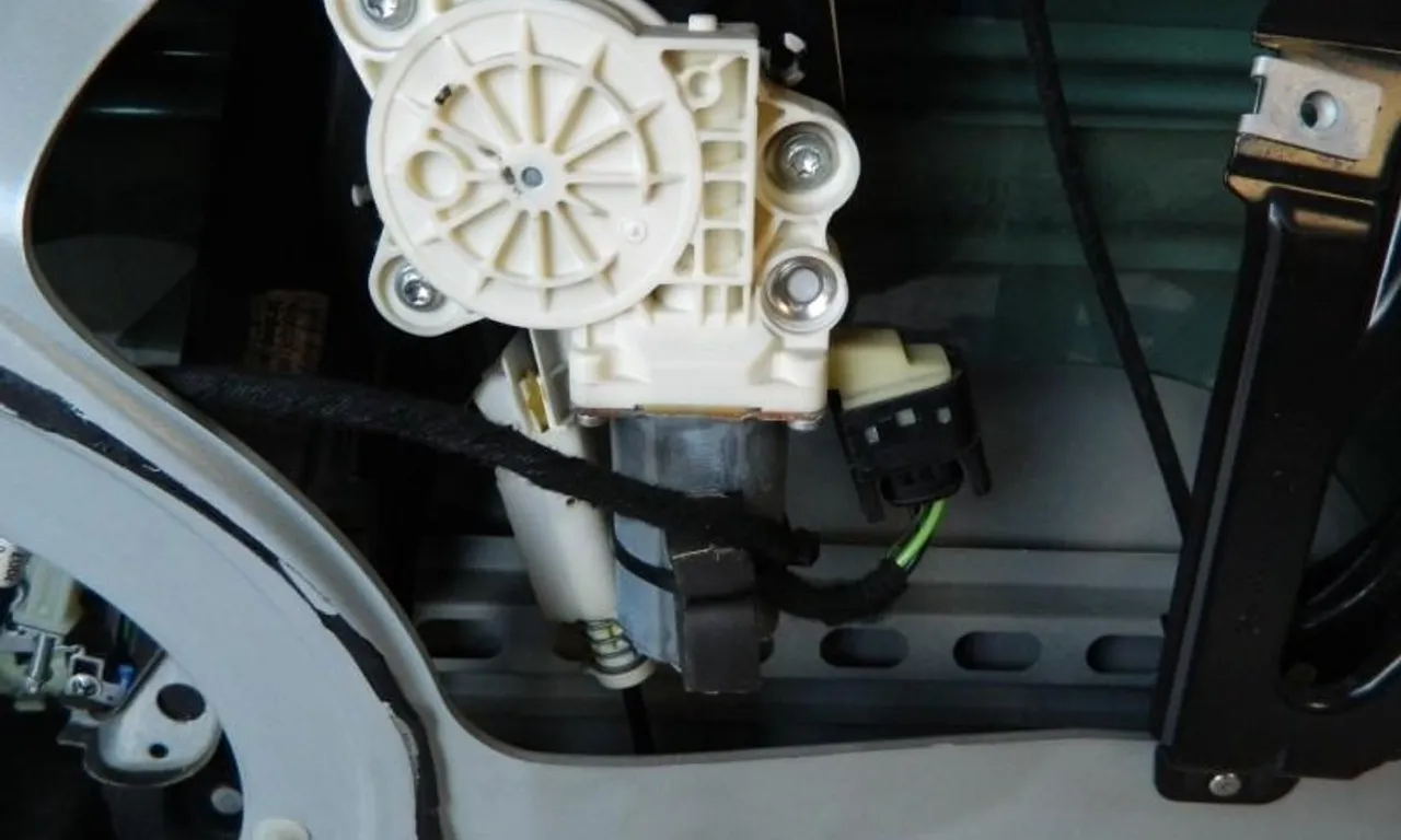 Motoras macara dreapta fata MERCEDES CLS 2004-2011