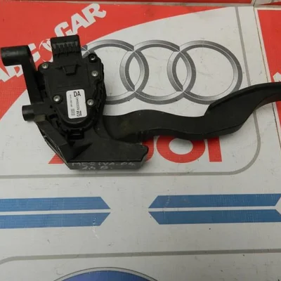 Pedala acceleratie OPEL MERIVA A 2003-2010 93335443DA, vedere frontata