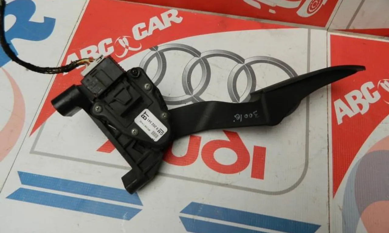 Pedala acceleratie OPEL ZAFIRA B 2005-2015