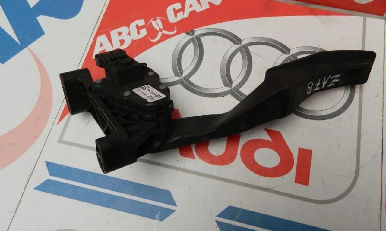 Pedala acceleratie OPEL ZAFIRA B 2005-2015