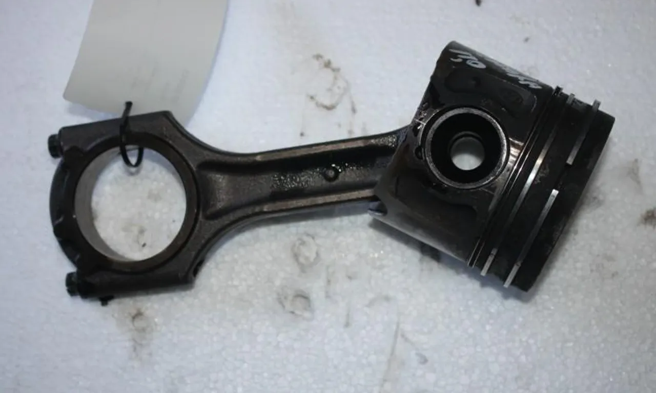 Piston KIA SPORTAGE III 2009-2017