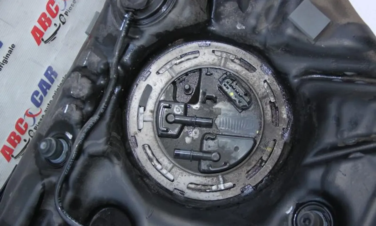 Pompa combustibil MERCEDES C-CLASS 2013-2023