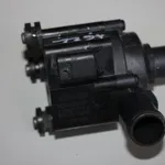 Pompa recirculare apa VOLKSWAGEN TIGUAN 2016-2024 5Q0965561B, vedere laterala